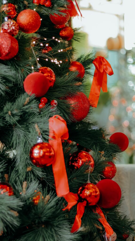 Christmas tree with red decorations